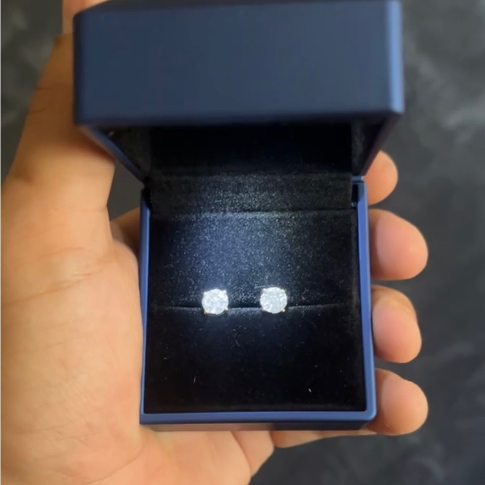 VS DIAMOND studs